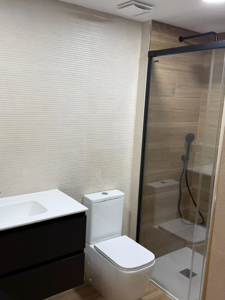 Mueble de baño en negro con espejo retroiluminado LED